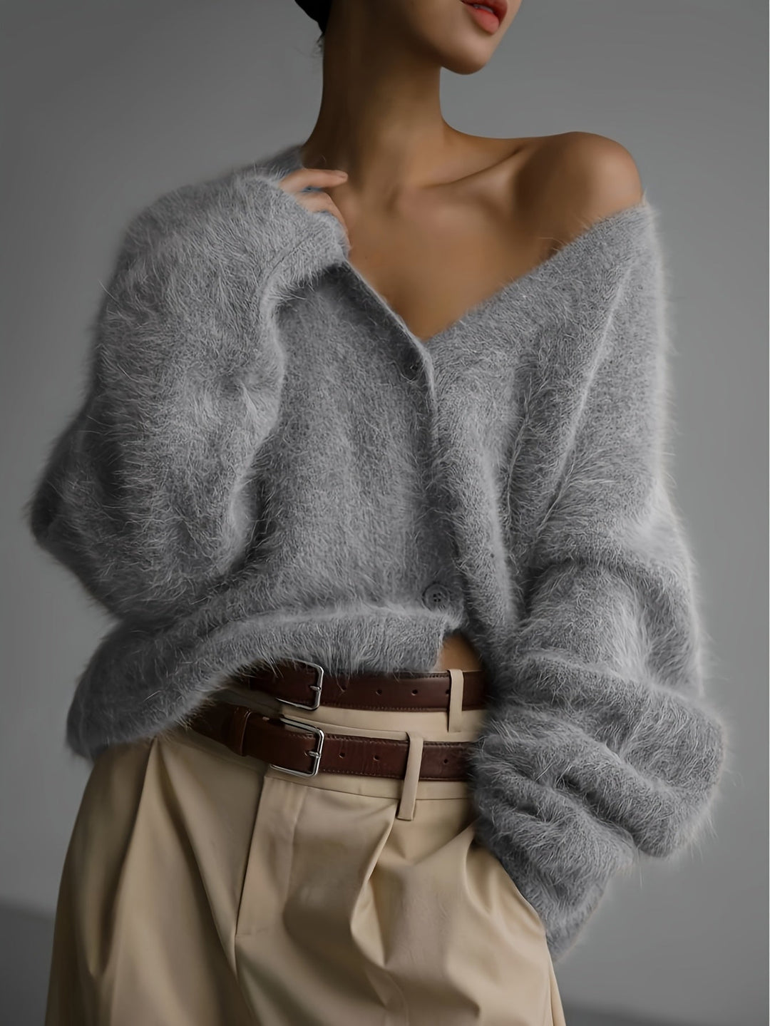 SERIAVI | V-NECK LIGHT GREY CARDIGAN